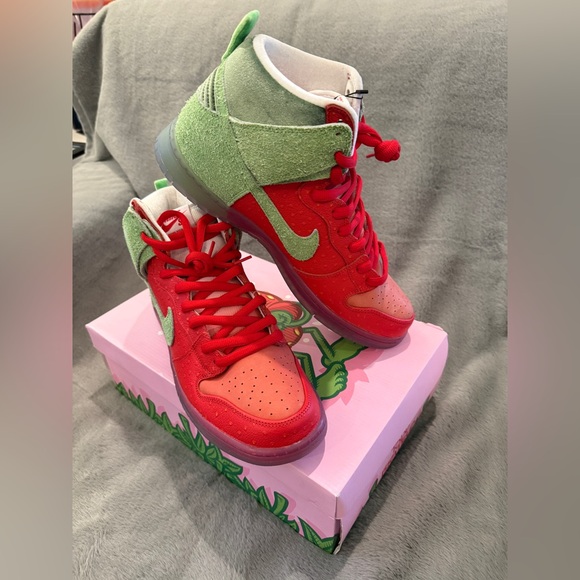 Nike Other - Nike SB Dunk High Strawberry Cough (Special Box) CE7093-600 OG All 13M New DS